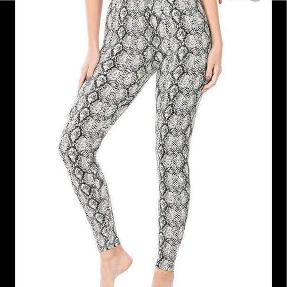 Zenana Outfitters Pants - New Zenana Brushed Microfiber Snakeskin Print Legging Sz S